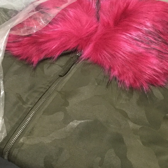 🆕Olive Green Camo Bomber Jacket With Pink & Black Faux Fur Collar Blogger Fav - Picture 4 of 9
